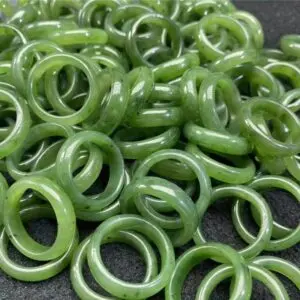Bague En Jade Vert Naturel 32.55 Carats - Taille 59 - Largeur 10mm - Sans Traitement - Neuf Sans Emballage